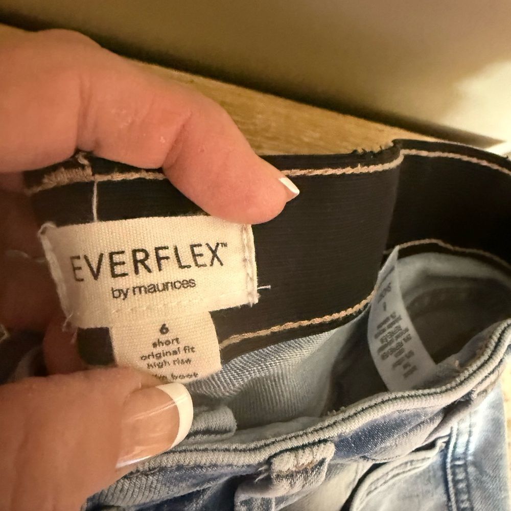 Everflex Jeans by Maurices, women’s 6 short, light wash. - Picture 6 of 10